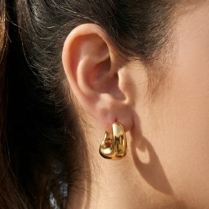 The Contour Hoop in tarnish-free waterproof stainless steel – alternate view